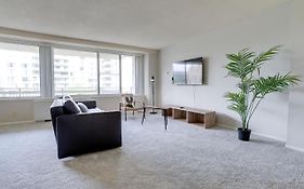 Spectacular 2/2 Apt @Crystal City With Gym